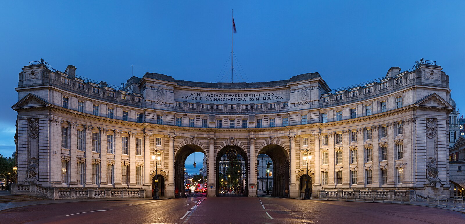 Luxury Hotel Inside London’s Iconic Admiralty Arch